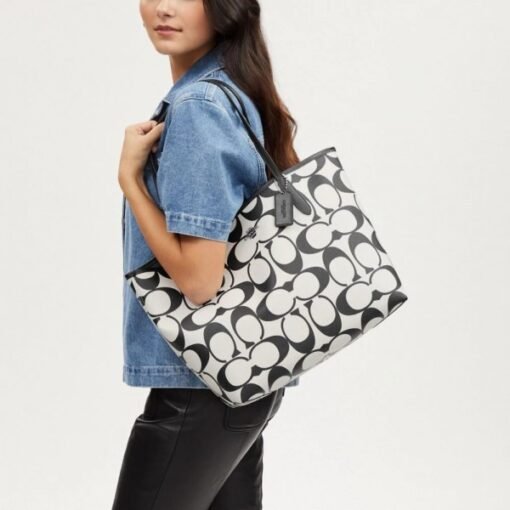 COACH CITY TOTE BAG IN SIGNATURE CANVAS - BLACK & WHITE - Image 2
