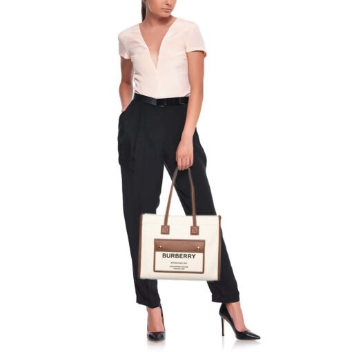 BURBERRY  BEIGE/BROWN SMALL FREYA TOTE - Image 2